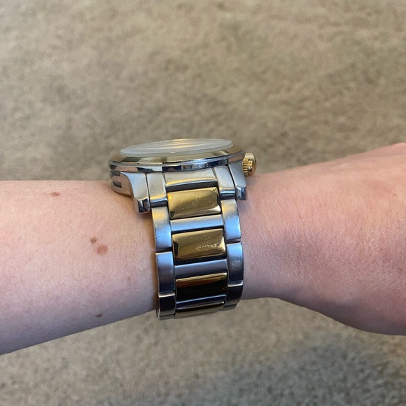 Michael Kors two-tone stainless steel oversized “runway” watch - Picture 5 of 5